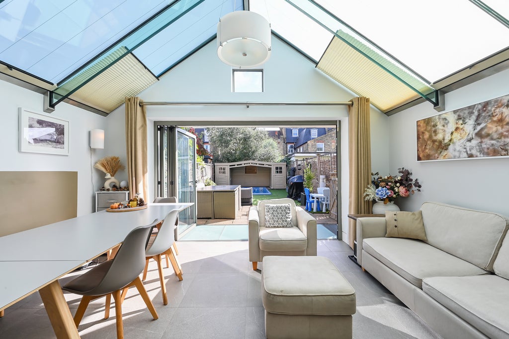 House Inglethorpe Street in Greater London