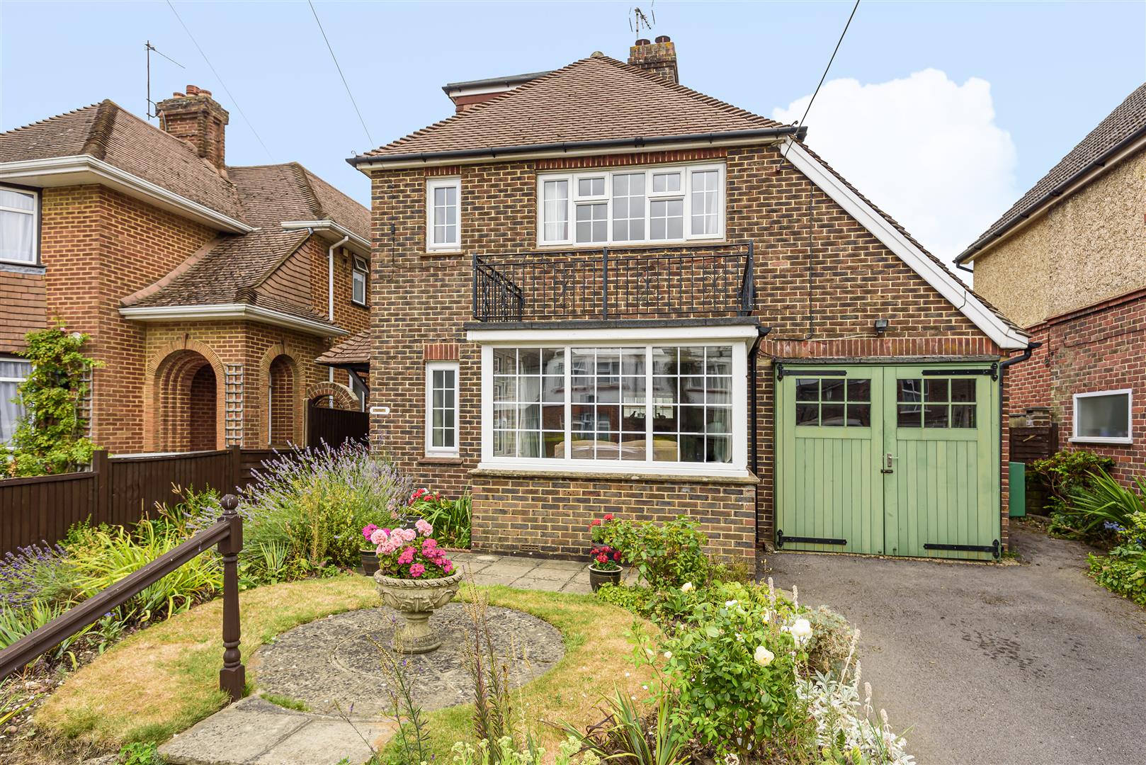House King George Avenue in East Hampshire