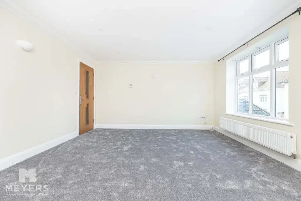 Flat Pinecliffe Avenue in Bournemouth