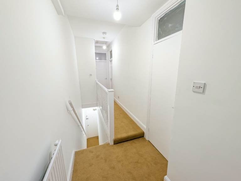 Flat Northcote Road in Greater London