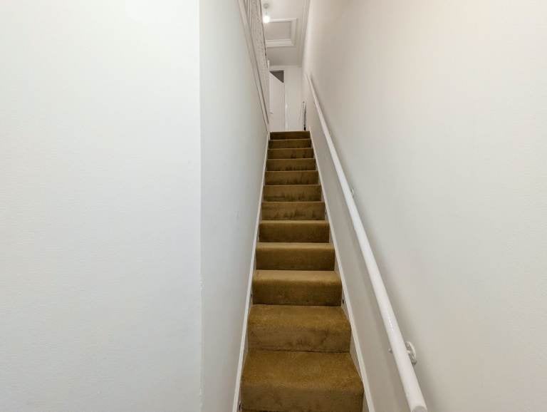 Flat Northcote Road in Greater London