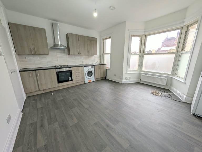 Flat Northcote Road in Greater London