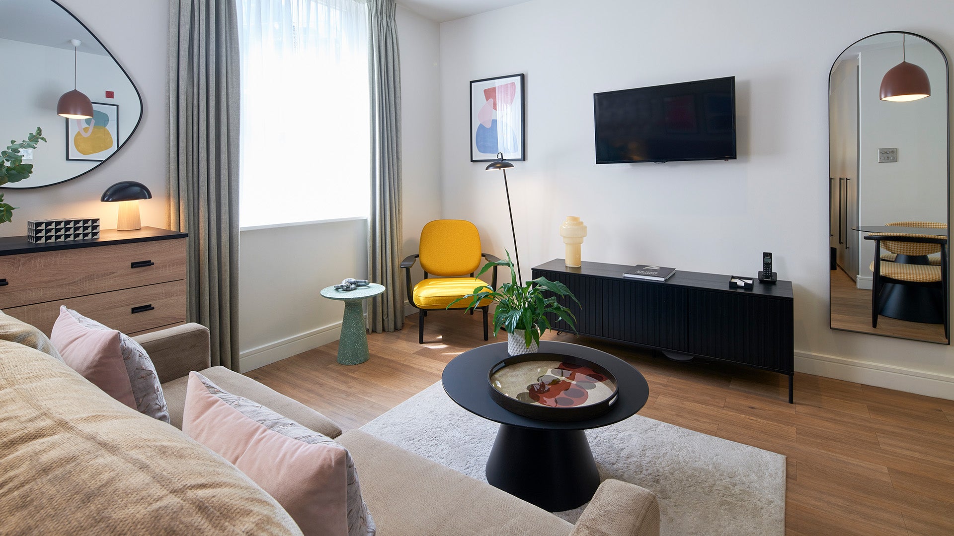 Flat Harrington Road in Greater London