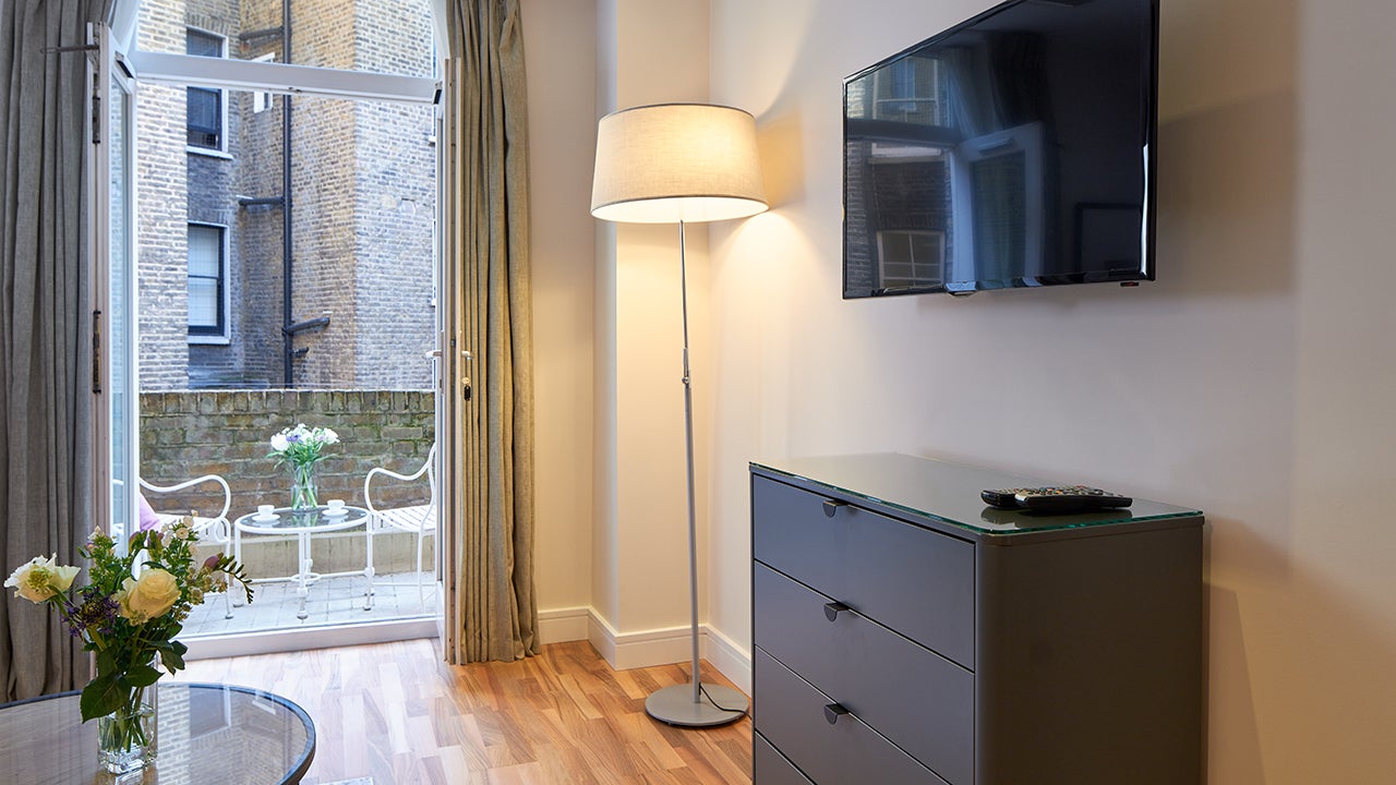 Flat Harrington Road in Greater London