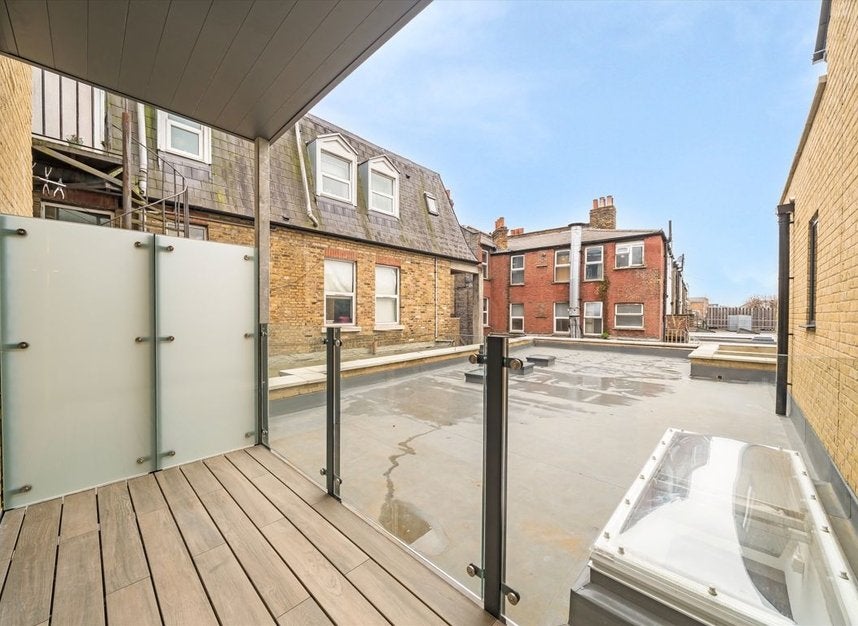 Flat Merton Road in Greater London