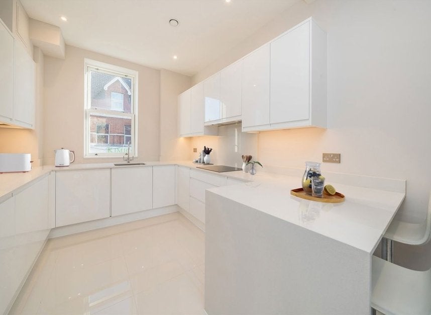 Flat Merton Road in Greater London
