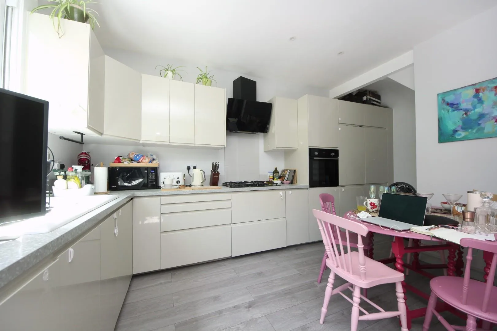 House Drayton Avenue in Greater London