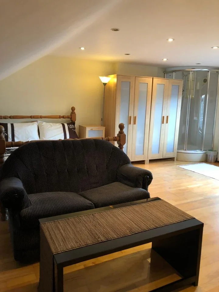 Flat Palmerston Crescent in Greater London
