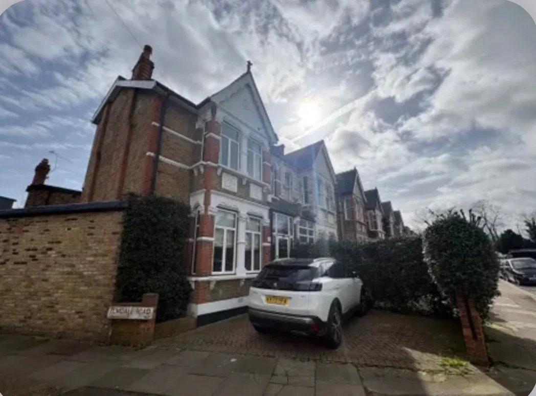 Flat Palmerston Crescent in Greater London