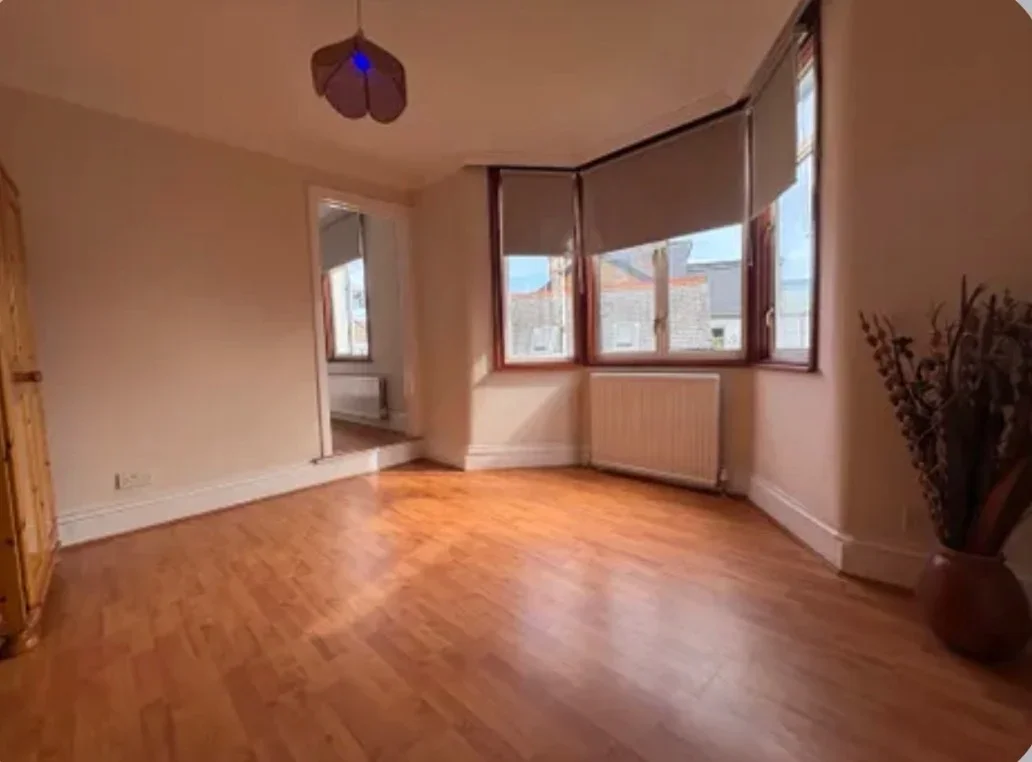 Flat Palmerston Crescent in Greater London