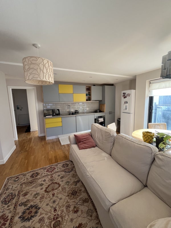 Flat Coldharbour Lane in Greater London