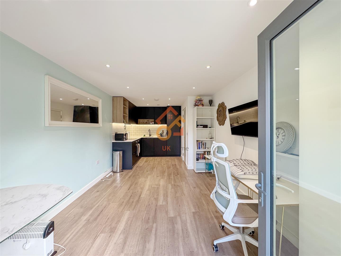 Flat ASHLEY ROAD in Altrincham