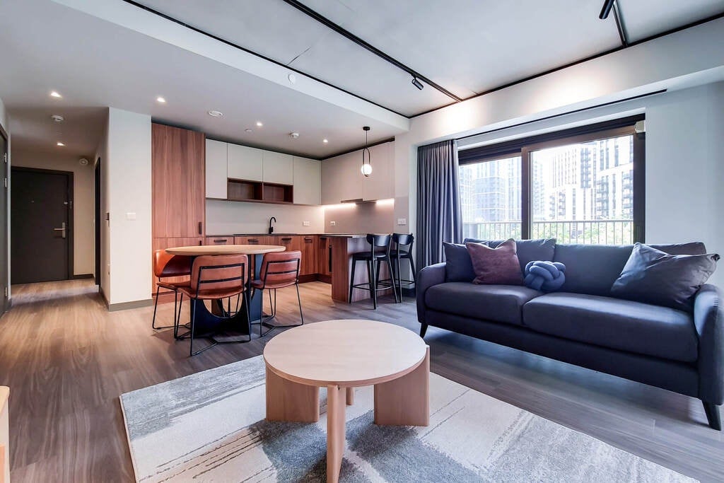 Flat Empire Way in Greater London