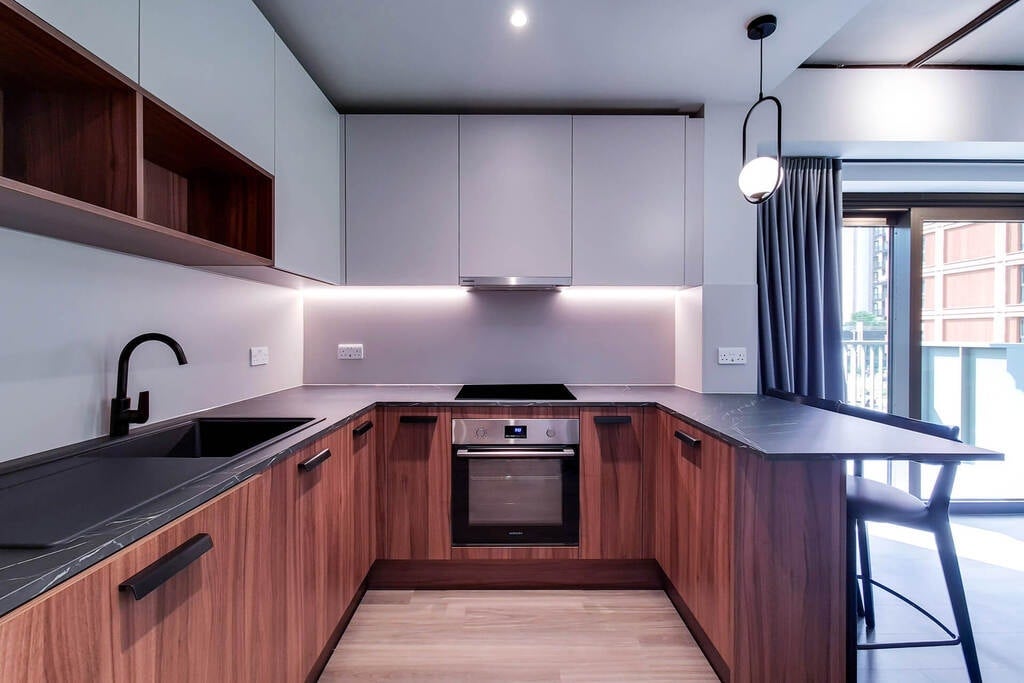 Flat Empire Way in Greater London