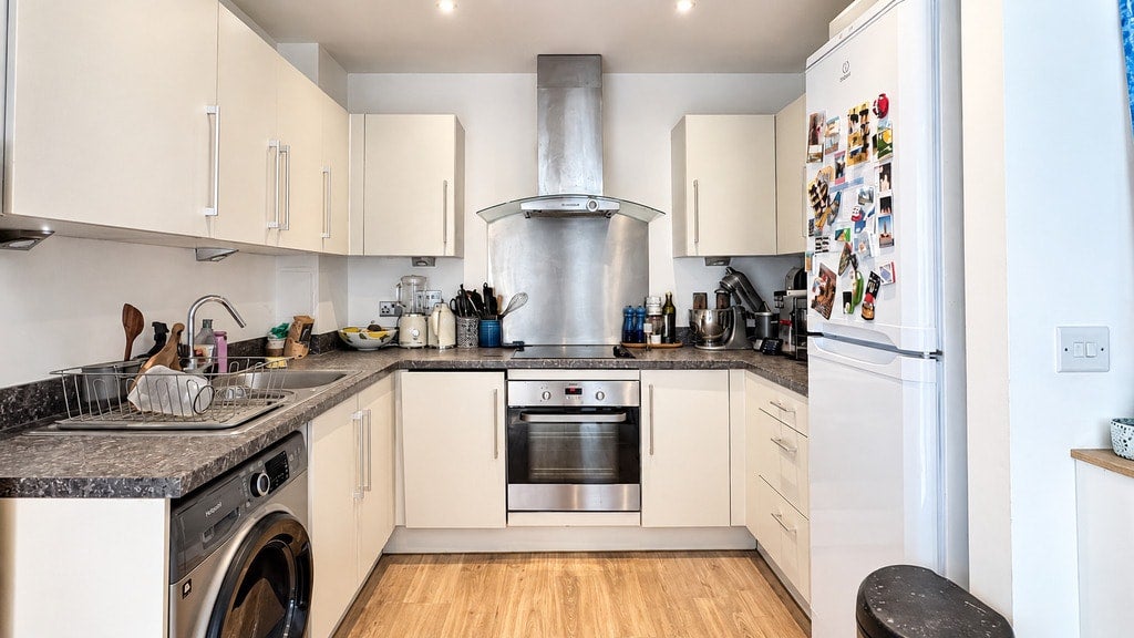 Flat Magellan Boulevard in Greater London