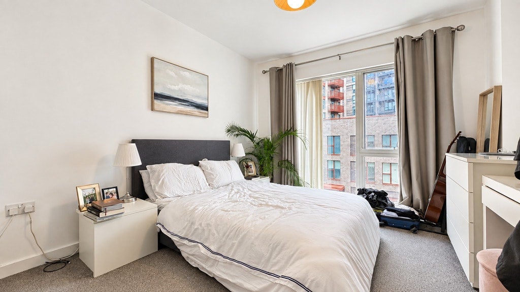 Flat Magellan Boulevard in Greater London