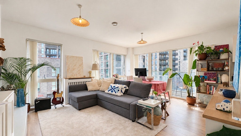 Flat Magellan Boulevard in Greater London