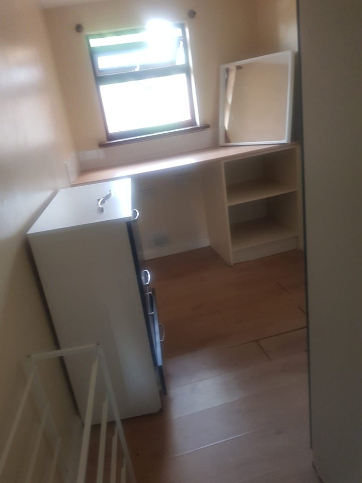 Room Florence Avenue in Greater London
