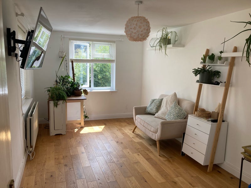 Flat Larkbere Road in Greater London