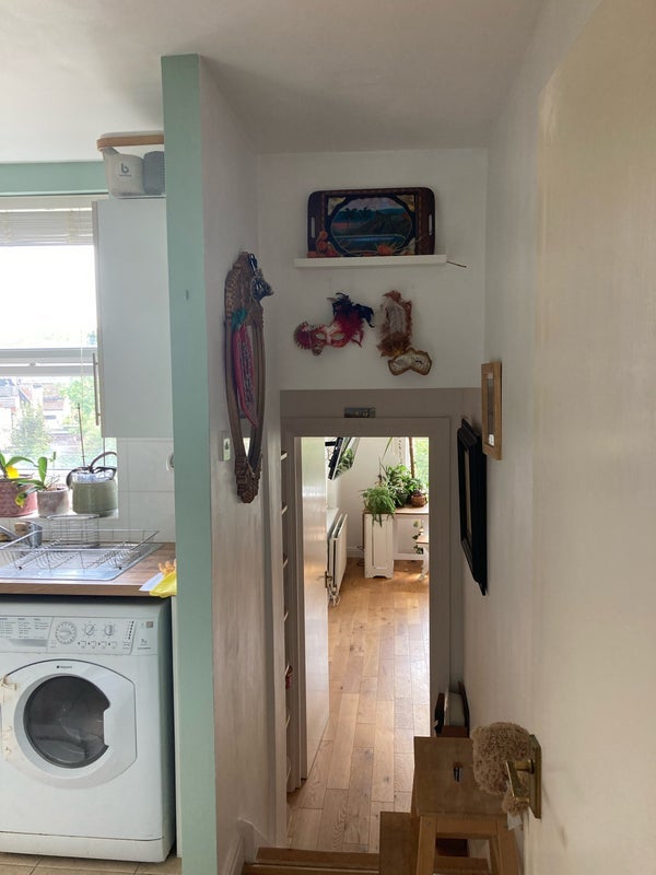 Room Larkbere Road in Greater London