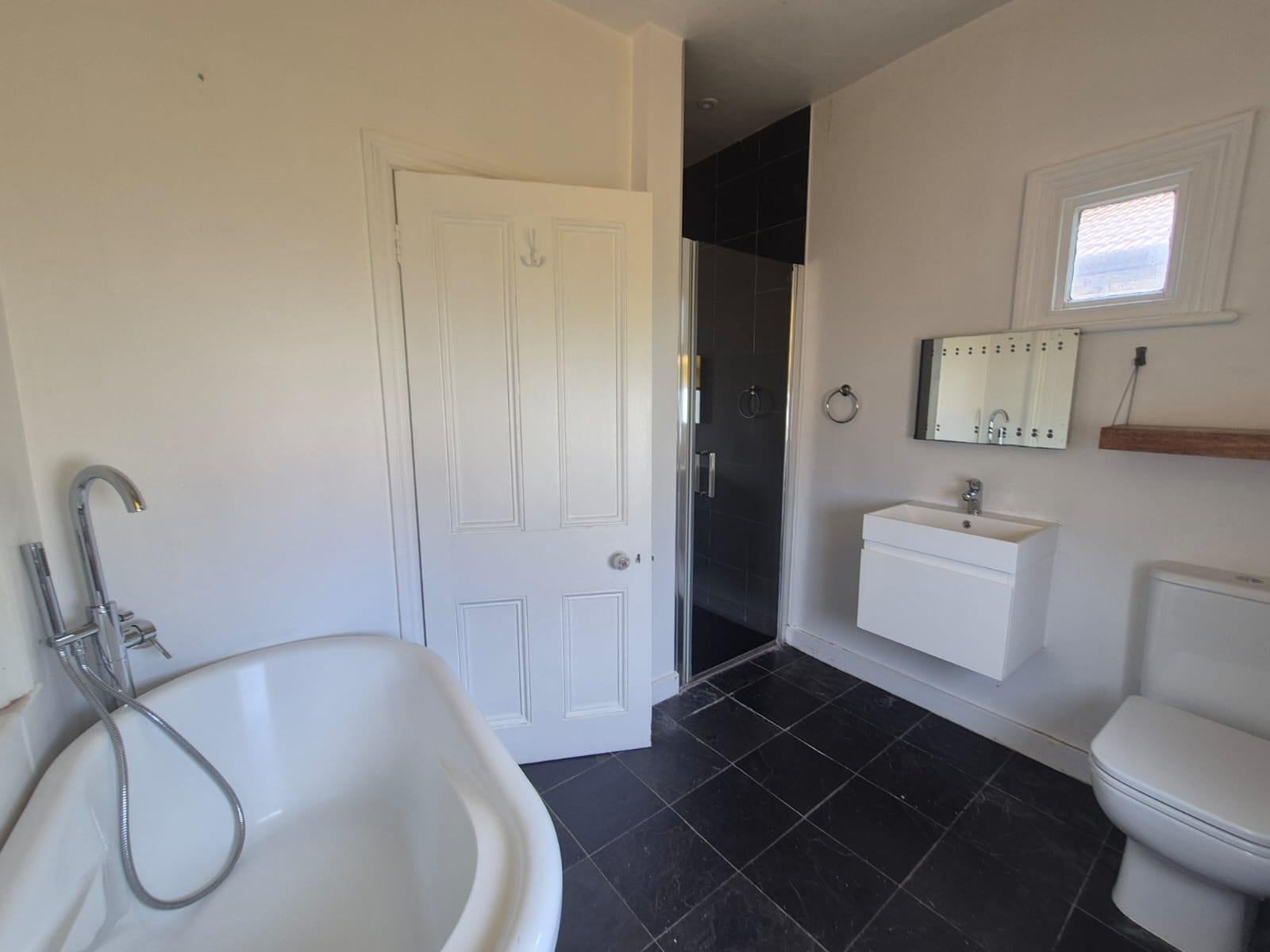 Flat Manchester Road in Greater London