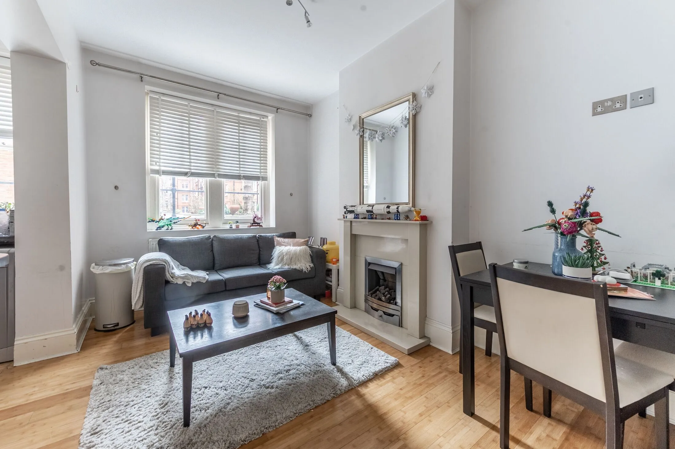 Flat Camera Place in Greater London