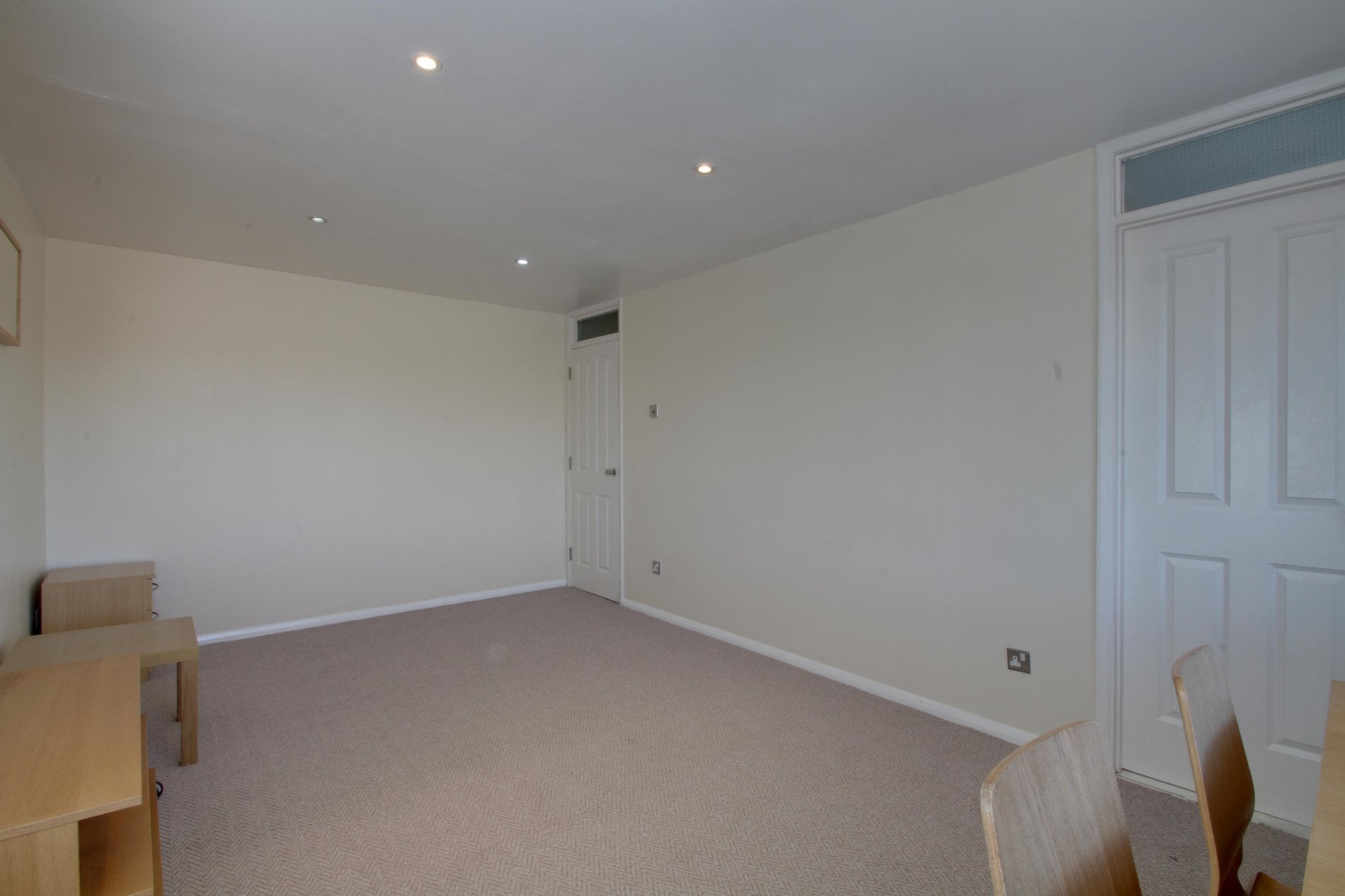 Flat Kimberley Close in Slough