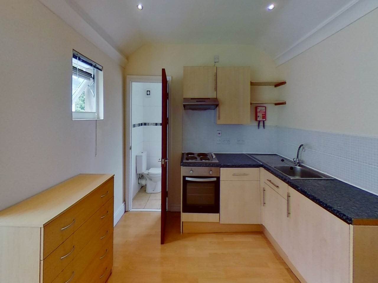 Flat Woodville Road in Cardiff