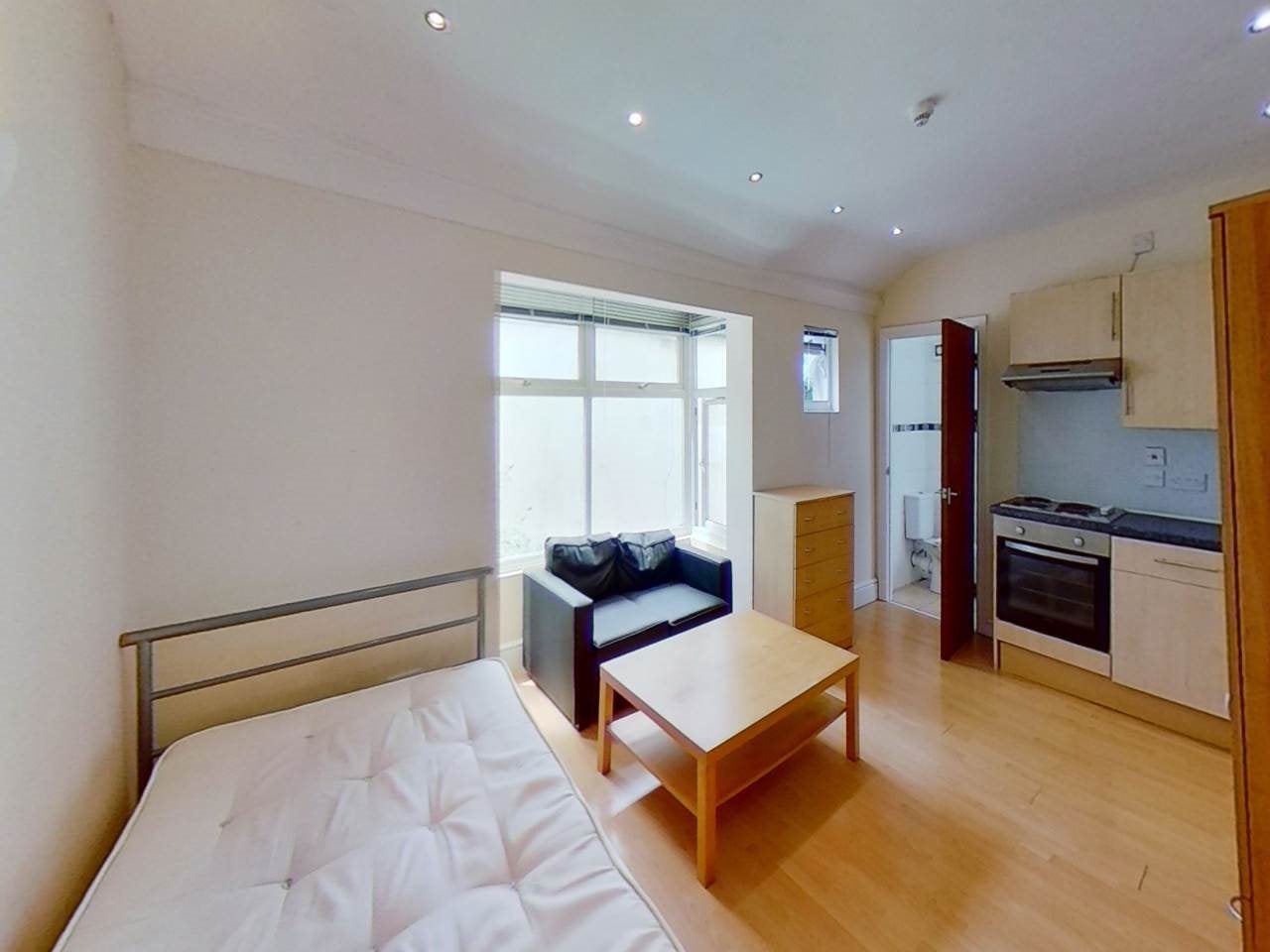 Flat Woodville Road in Cardiff