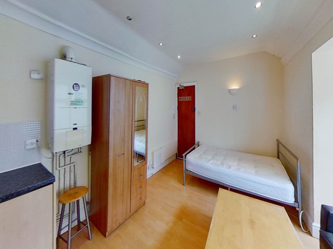 Flat Woodville Road in Cardiff