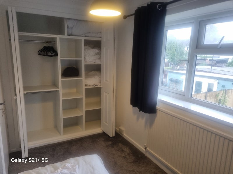 Room Wainwrights in Crawley
