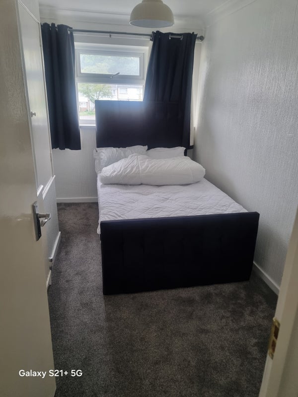 Room Wainwrights in Crawley