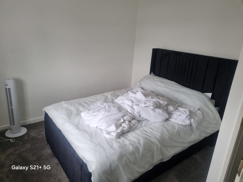 Room Wainwrights in Crawley
