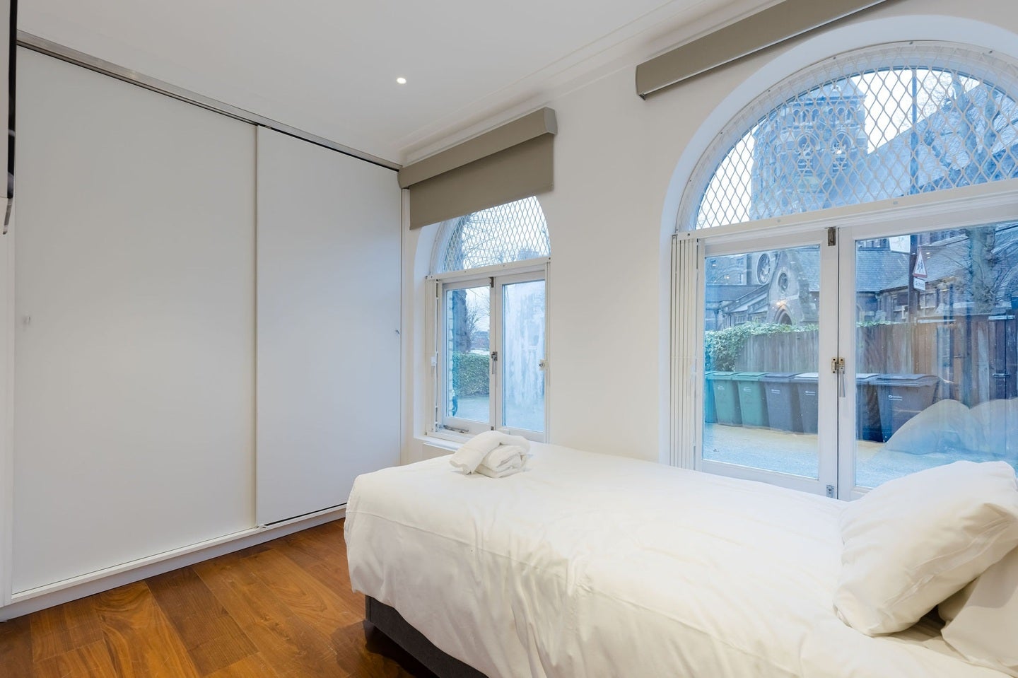 Flat Rosslyn Hill in Greater London