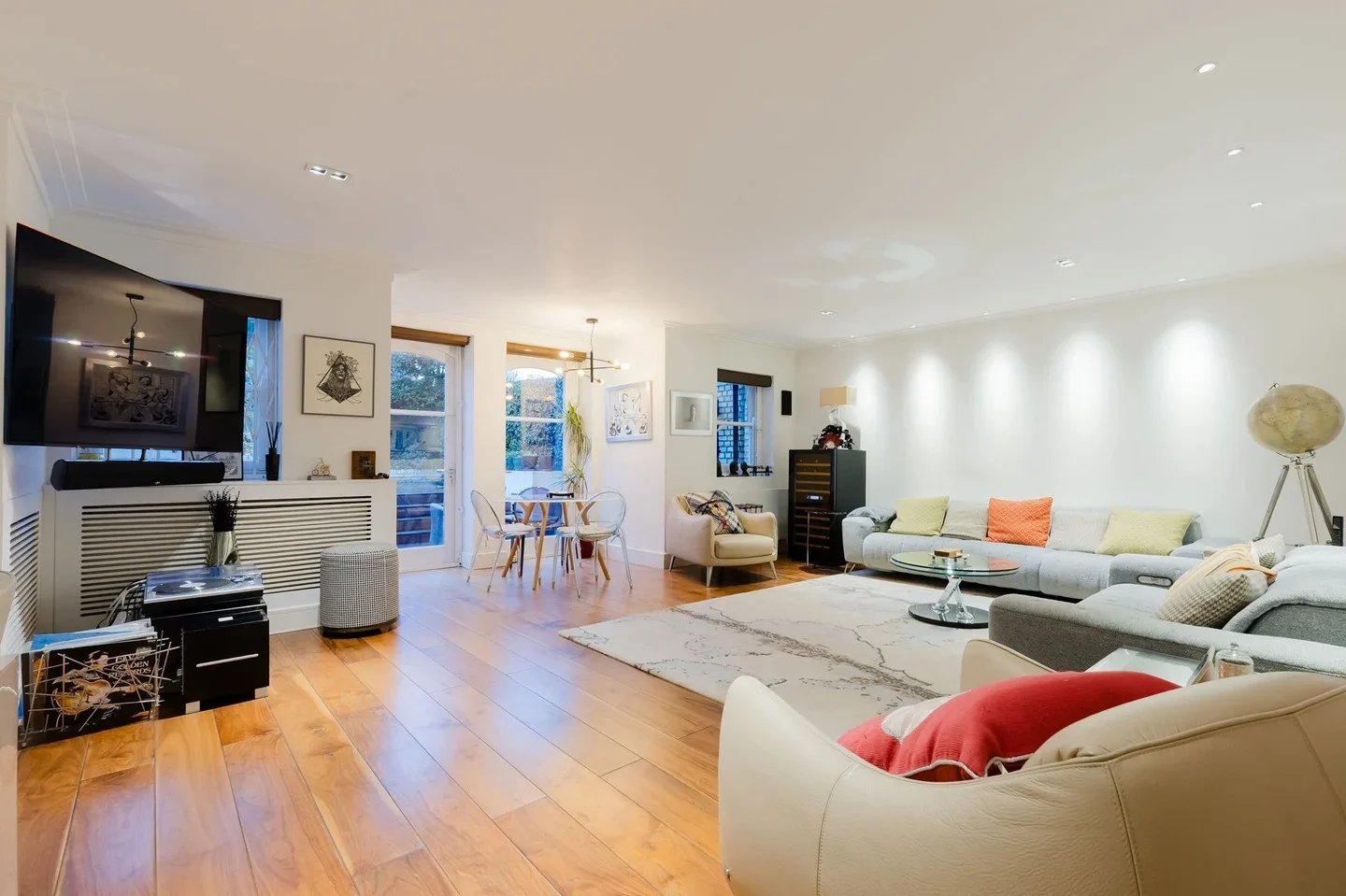 Flat Rosslyn Hill in Greater London