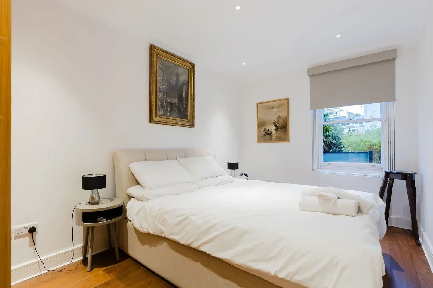 Flat Rosslyn Hill in Greater London