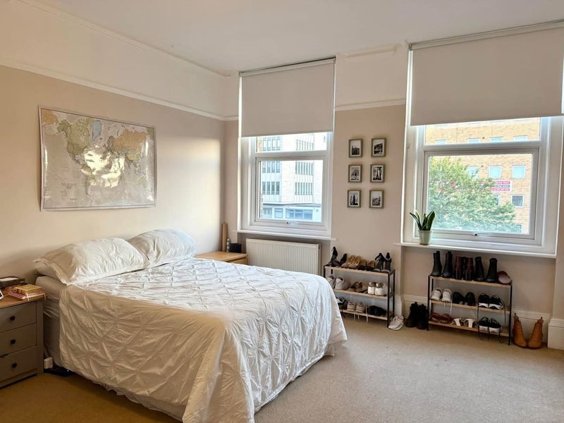 Room Holloway Road in Greater London