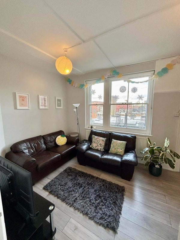 Room Holloway Road in Greater London