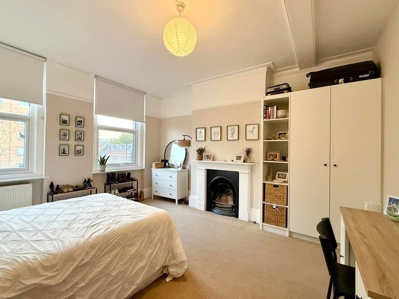 Room Holloway Road in Greater London