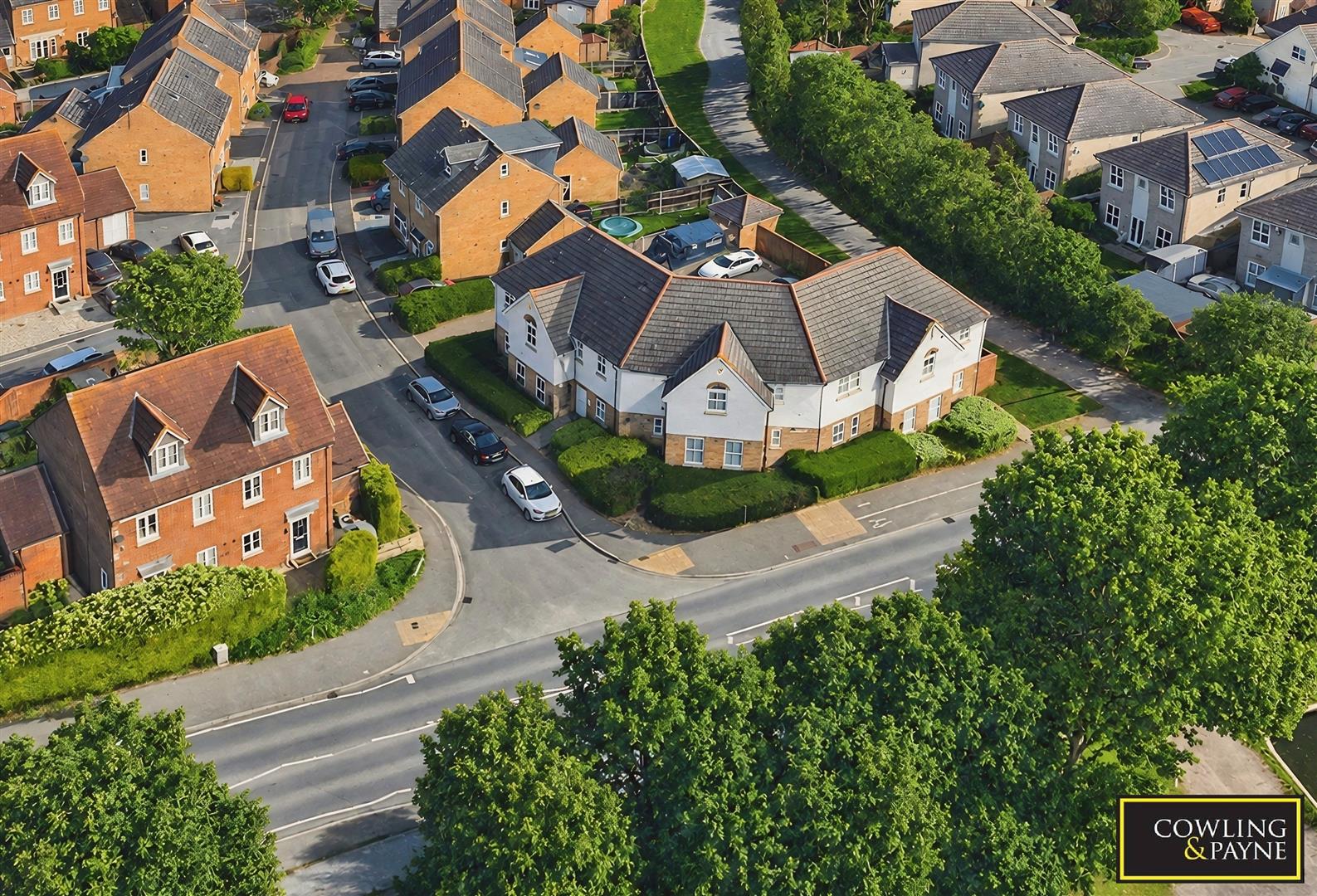 Flat Cranfield Park Road in Wickford
