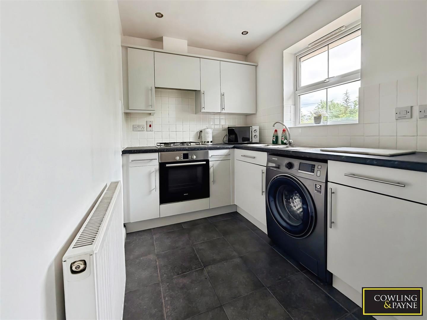 Flat Cranfield Park Road in Wickford