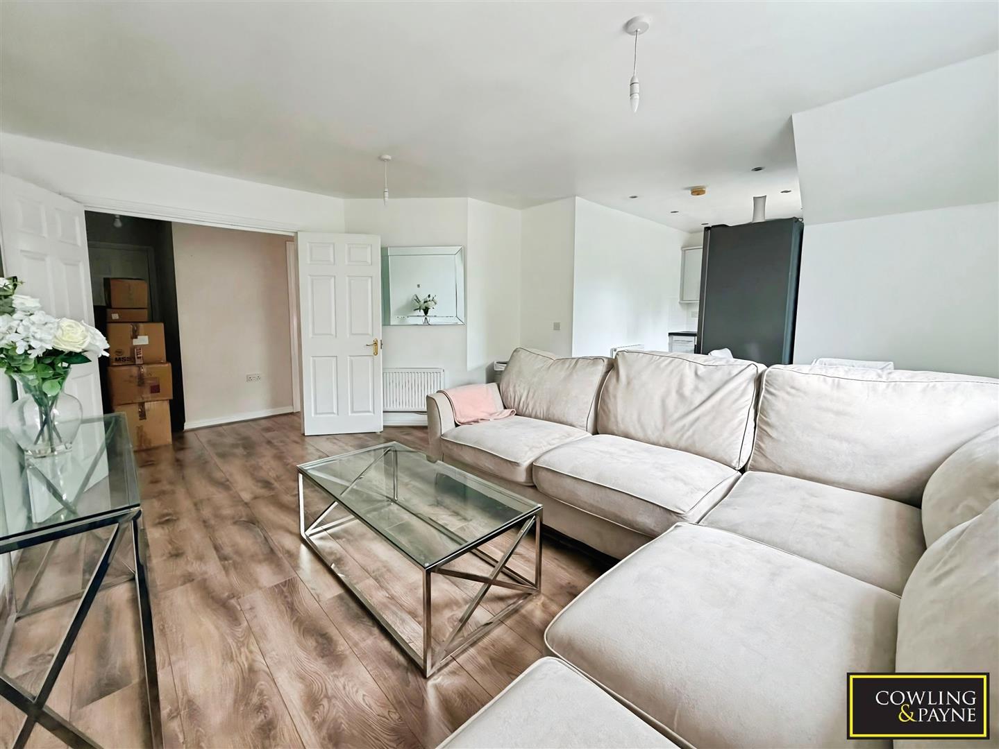 Flat Cranfield Park Road in Wickford