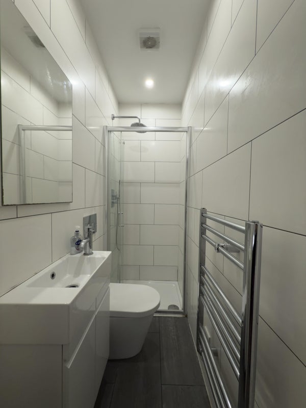 Room Wentworth Street in Greater London
