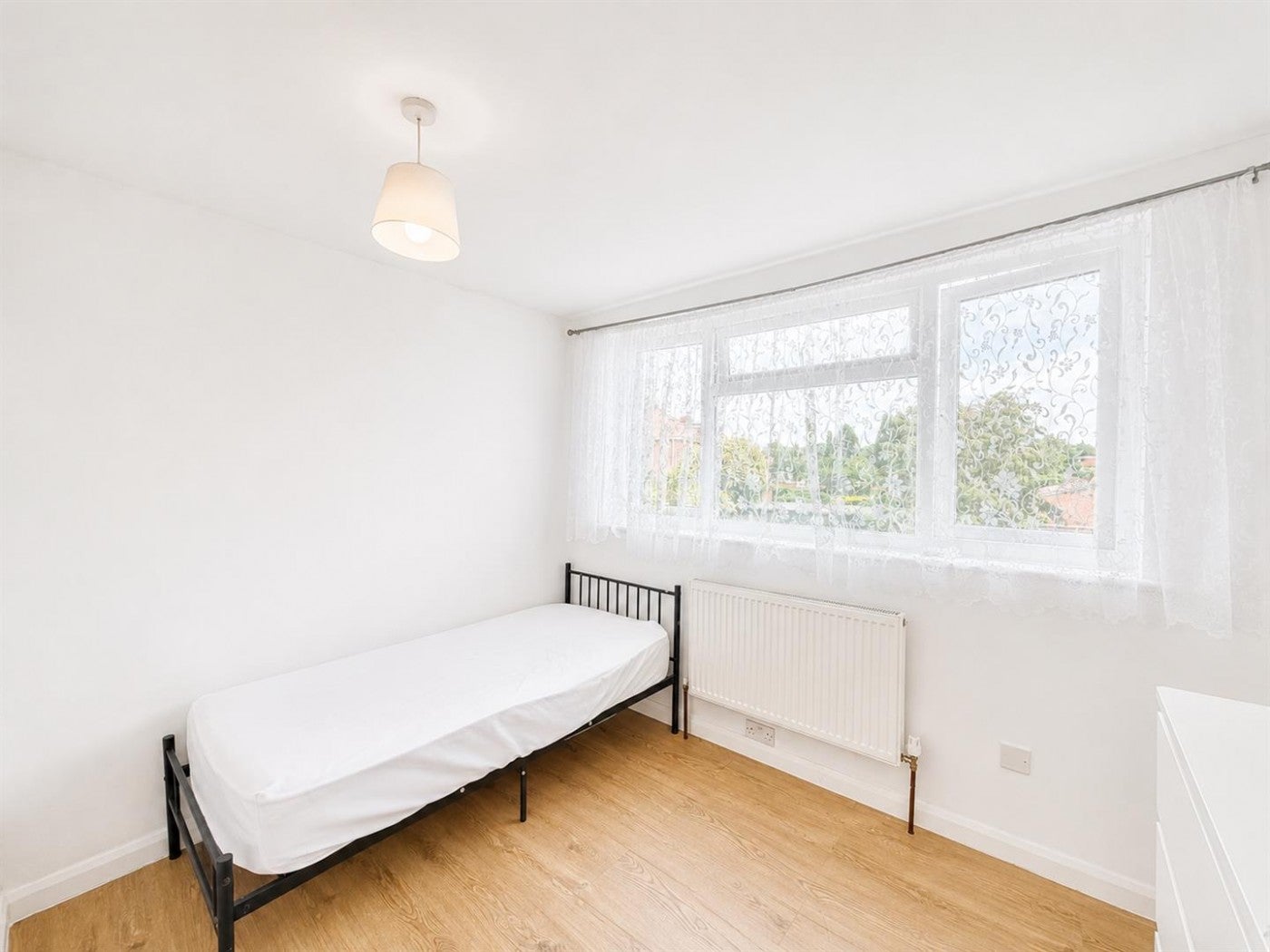 House Crosslands Avenue in Greater London