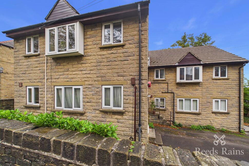 Flat Nabcroft Lane in Huddersfield