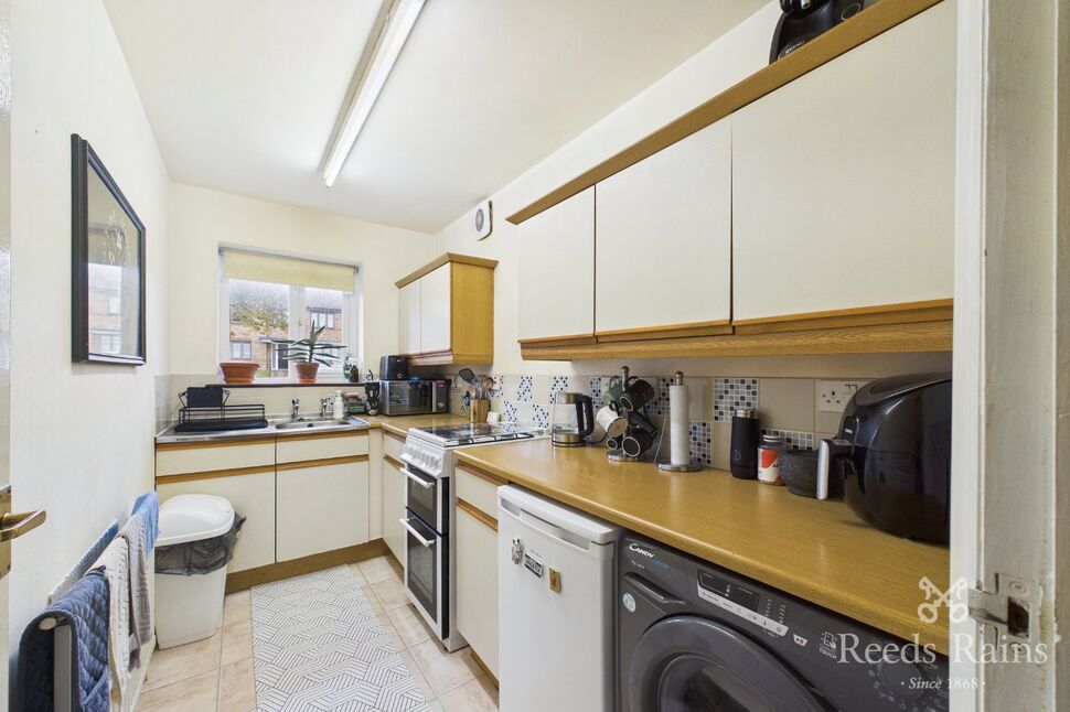 Flat Nabcroft Lane in Huddersfield