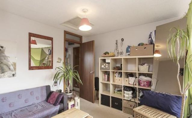Room Beardsley Way in Greater London
