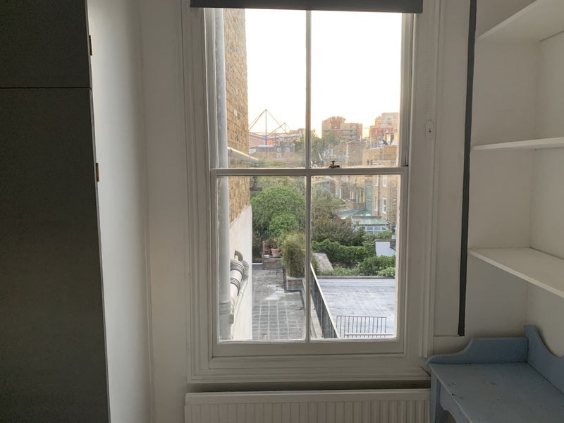 Room King's Road in Greater London