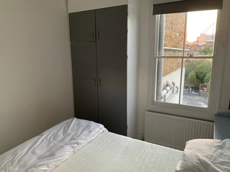 Room King's Road in Greater London