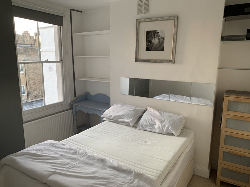 Room King's Road in Greater London